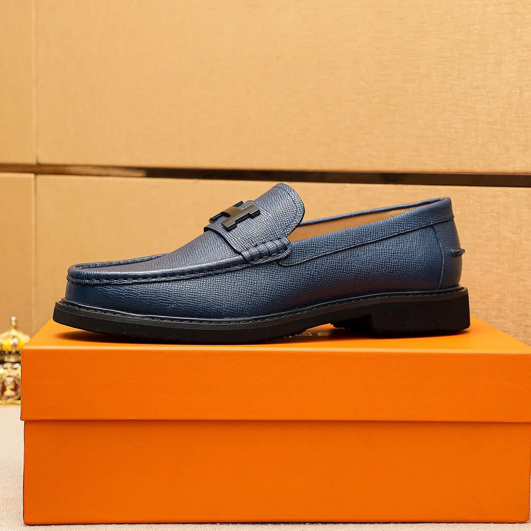Men's shoes 💰460 💐 Product trademark: HERMES "Hermès" casual leather shoes Regular size: 39-44 (38.45🉑️customized) Product materials: Selected imported first-layer cross-grain cowhide upper + luxury hardware buckle, imported water-dyed cowhide lining. Strong three-dimensional visual effect, non-slip and wear-resistant rubber outsole Color: 4⃣️colors available